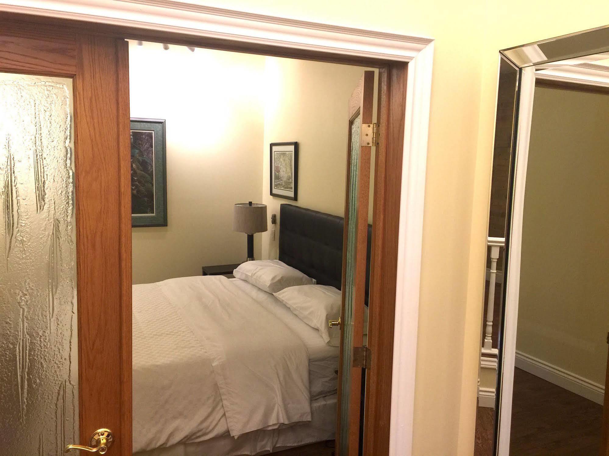 Grey Rose Suites Hanover Экстерьер фото